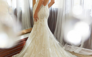 Кружевное свадебное платье с вырезом на спине