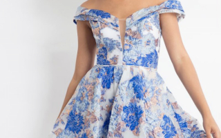 Легкое летнее мини платье с цветочным принтом